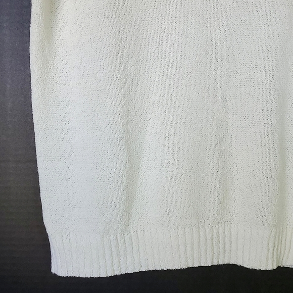 Imperial Classics White Knit Cap Sleeve TShirt with Embroidered Leaves - Large - Picture 3 of 9